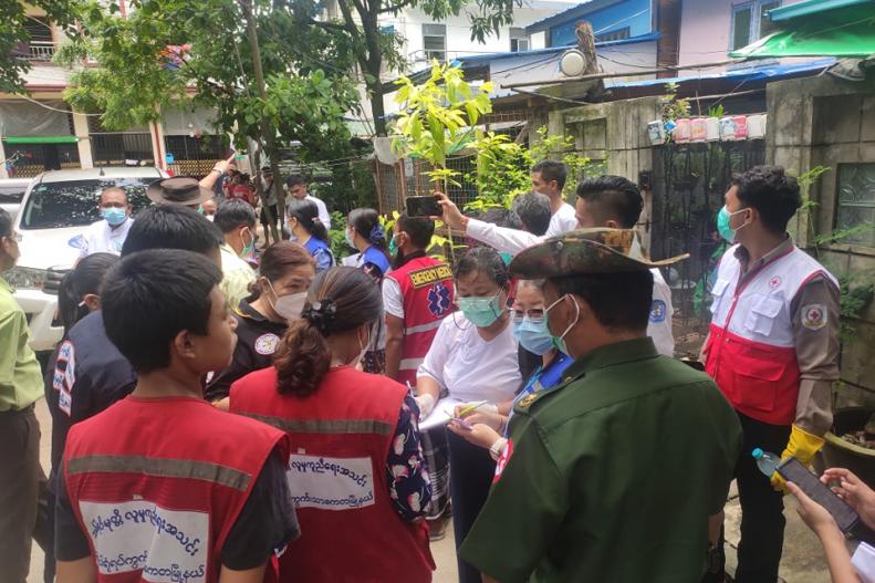 သာကေတမြို့နယ် ထူပါရုံလမ်းသွယ်တွင် ကျန်းမာရေးဌာနက ဇူလိုင်လ ၅ ရက်နေ့က ဝမ်းရောဂါ စစ်ဆေး