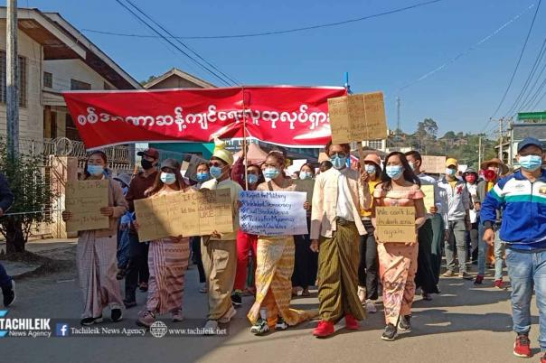 ကျောက်မဲတွင် စစ်အာဏာရှင်စနစ်ကို တတိယနေ့အဖြစ် ဆက်လက်ဆန္ဒထုတ်ဖေါ်